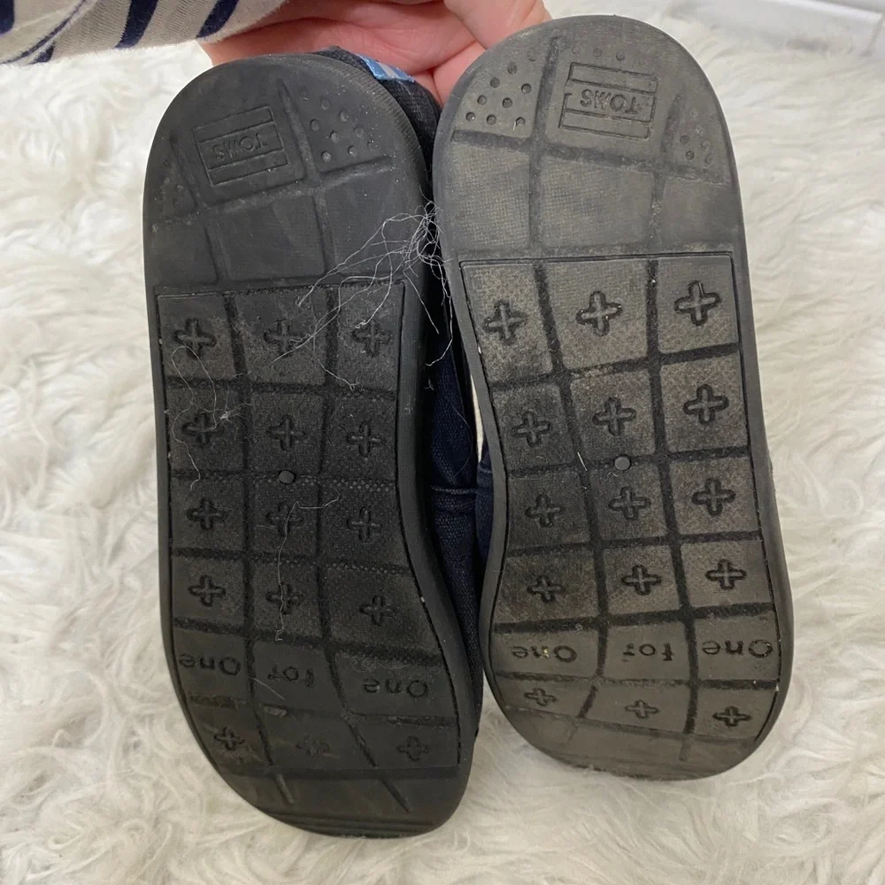 Toms black color